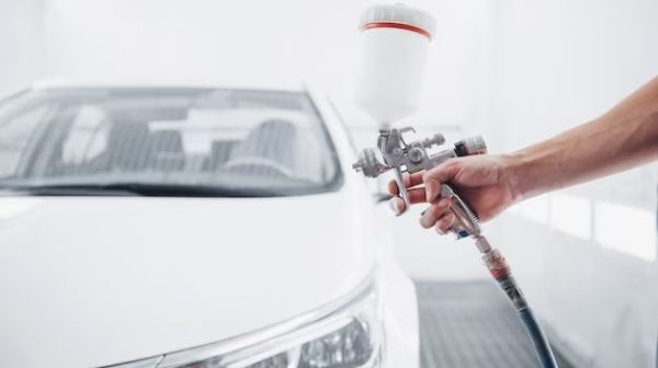 How do you use a touch up pen on a car?