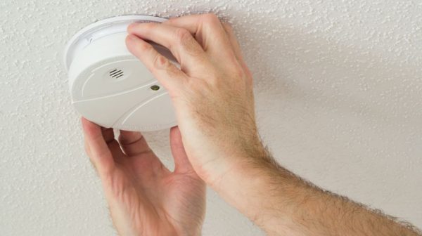 Which is better hardwired or battery smoke detectors?