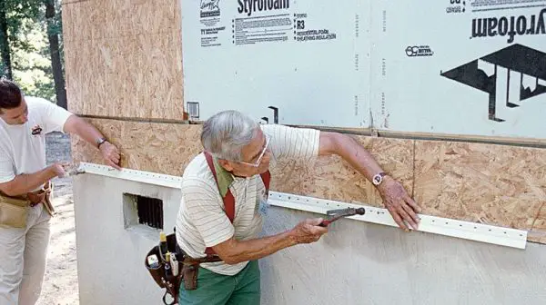 How do you start a starter strip for vinyl siding?