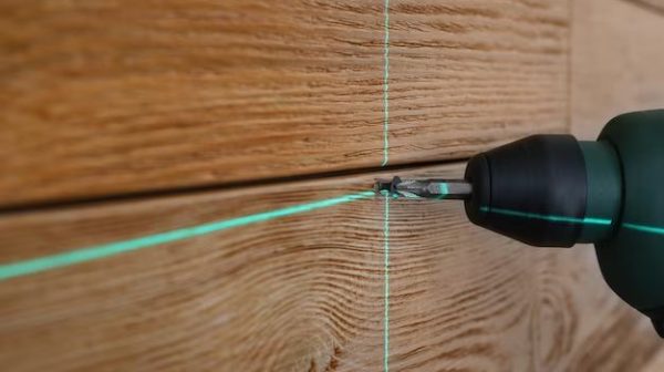 What does a cross line laser level do?