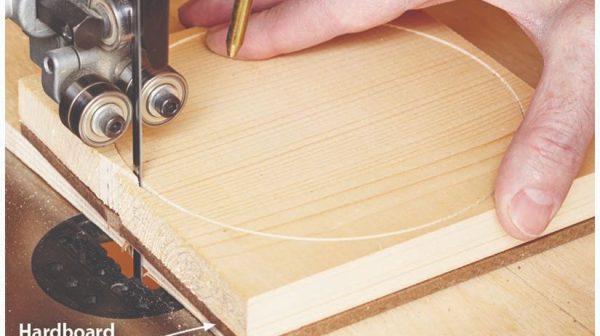 How do you cut a circle without a bandsaw?