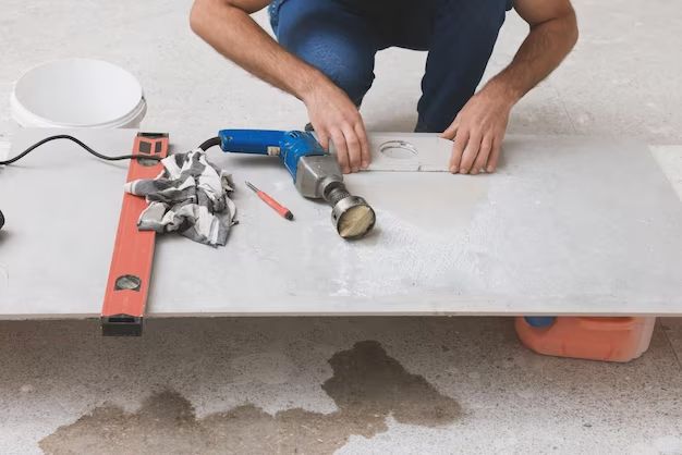 How to cut a hole in a porcelain tile