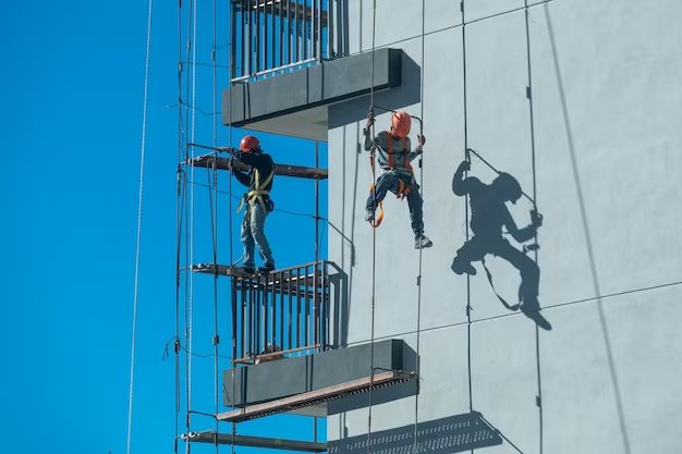 How to safely climb scaffold